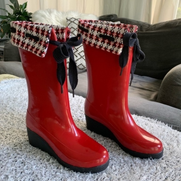red sperry rain boots